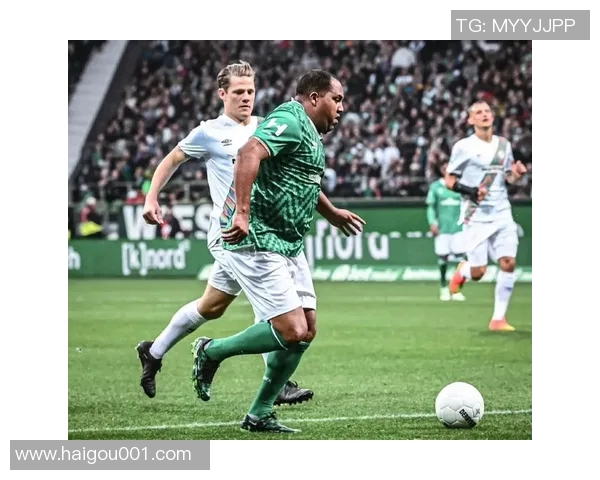 足球场上的闪电之星他以惊人的速度征服了绿茵场